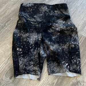 Lululemon black/white/gray biker shorts size 4